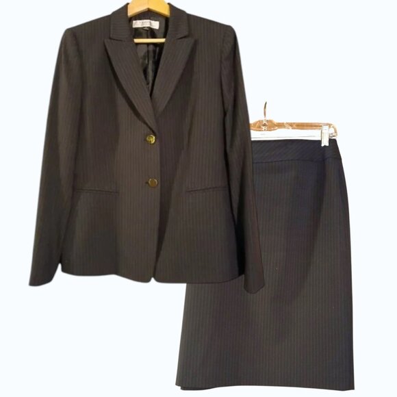 Tahari Arthur S Levine Jackets & Blazers - TAHARI Arthur S. Levine Black Pinstripe Professional Suit Blazer/Skirt EUC